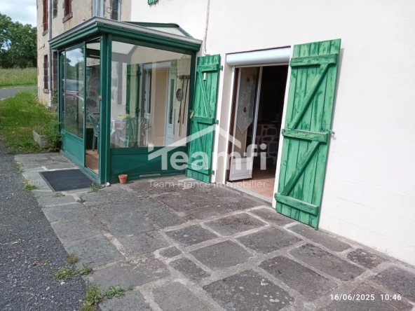 Belle maison familiale à Bromont-Lamothe avec jardin et vue sur les Puy
