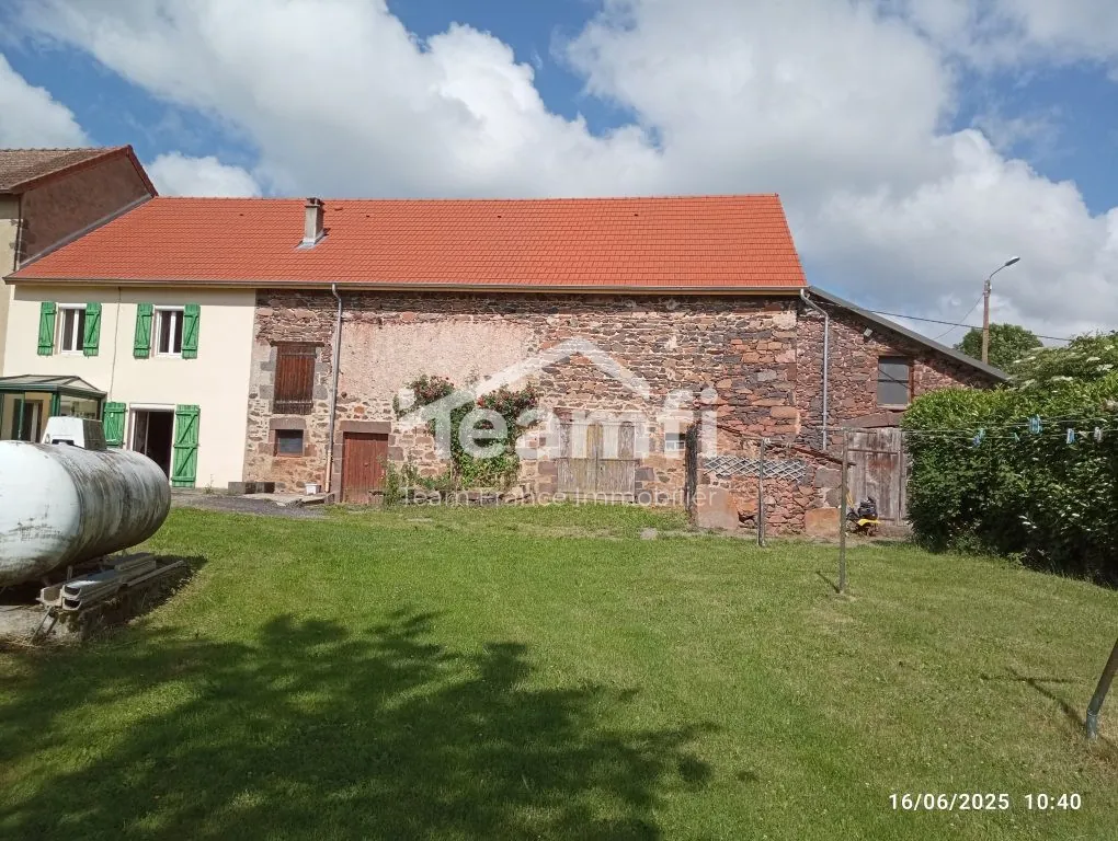 Belle maison familiale à Bromont-Lamothe avec jardin et vue sur les Puy 