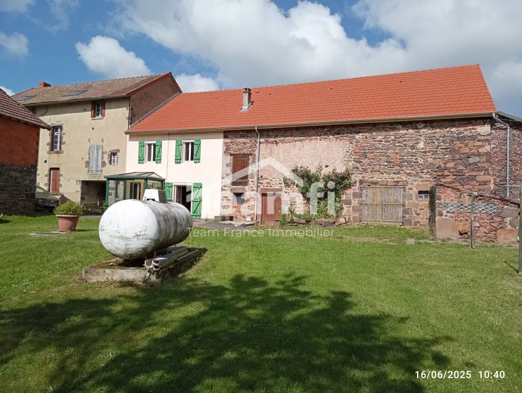 Belle maison familiale à Bromont-Lamothe avec jardin et vue sur les Puy 