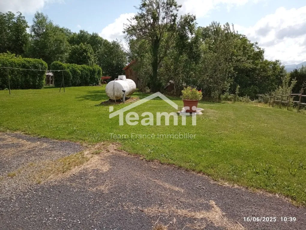 Belle maison familiale à Bromont-Lamothe avec jardin et vue sur les Puy 