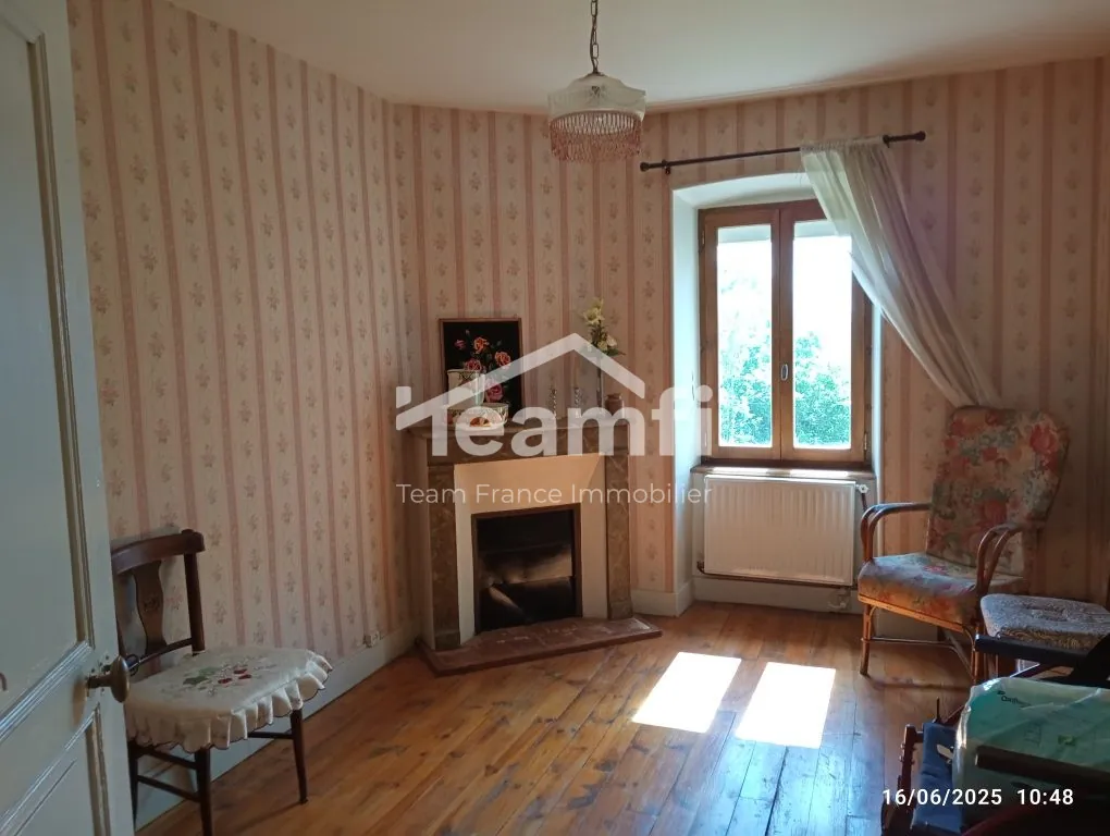 Belle maison familiale à Bromont-Lamothe avec jardin et vue sur les Puy 