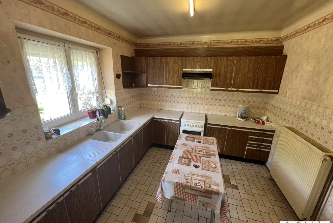 Maison spacieuse en pierre avec grand terrain à Grindorff-Bizing 