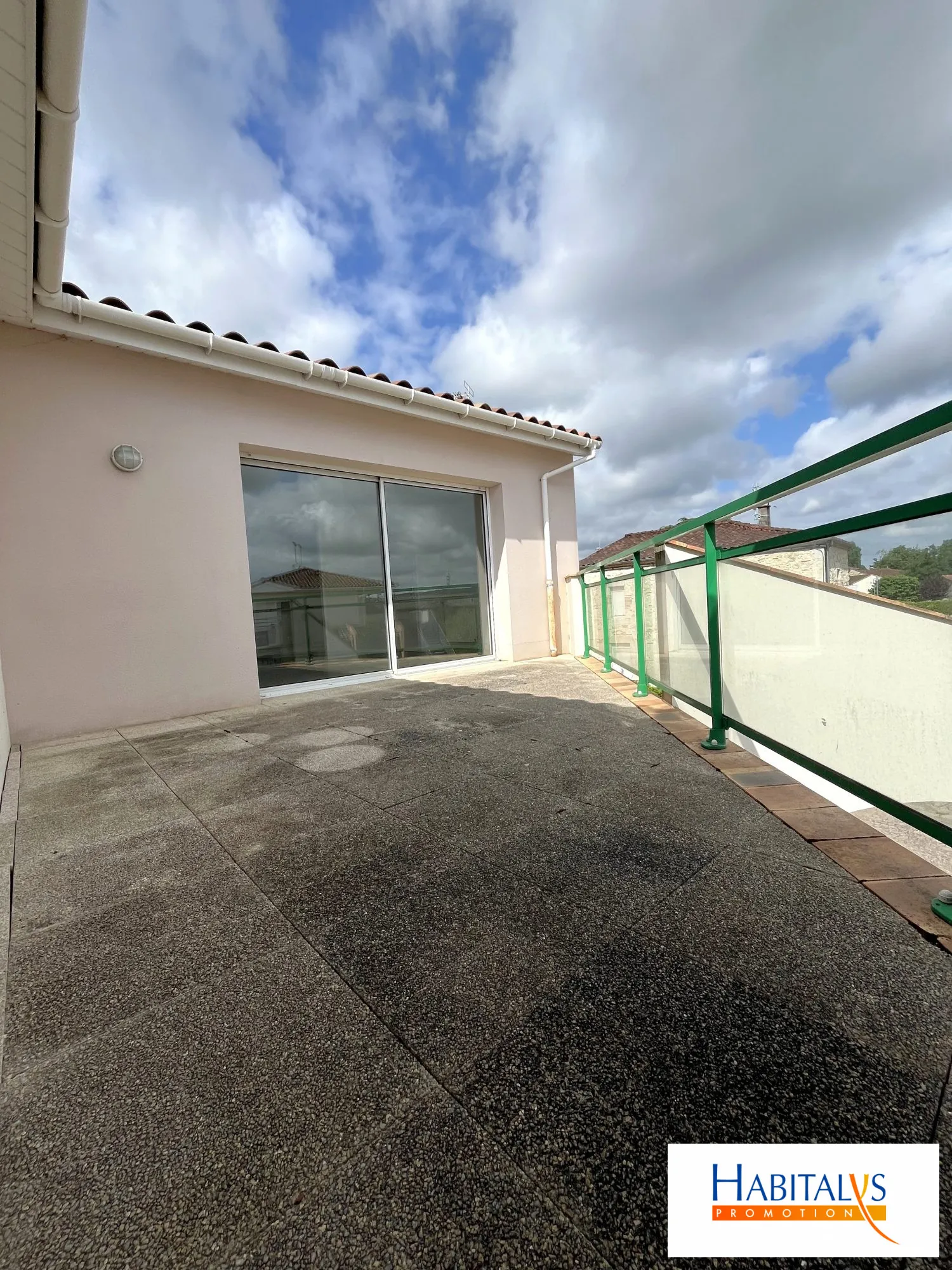 Appartement 2 chambres avec terrasse à Castelculier – Investissement immobilier convivial 
