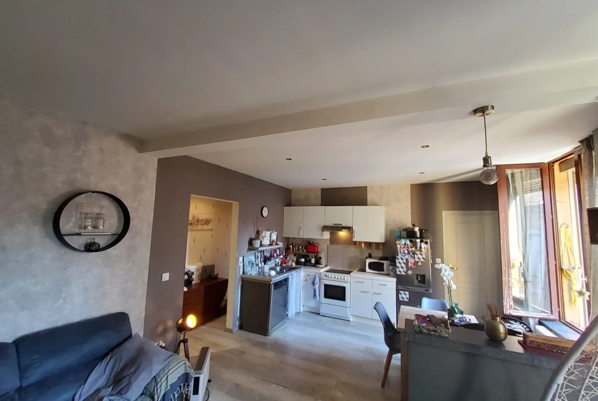 Immeuble à Revin 08 avec fort potentiel locatif et transformation possible 
