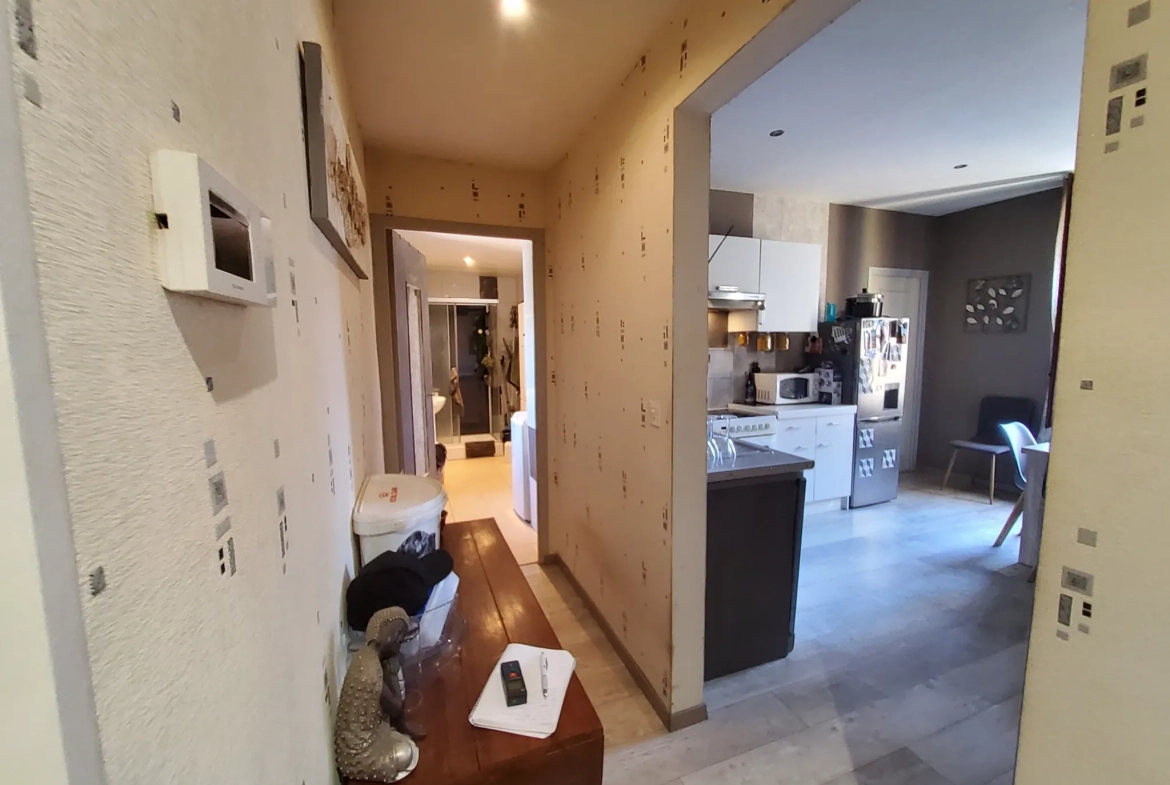 Immeuble à Revin 08 avec fort potentiel locatif et transformation possible 