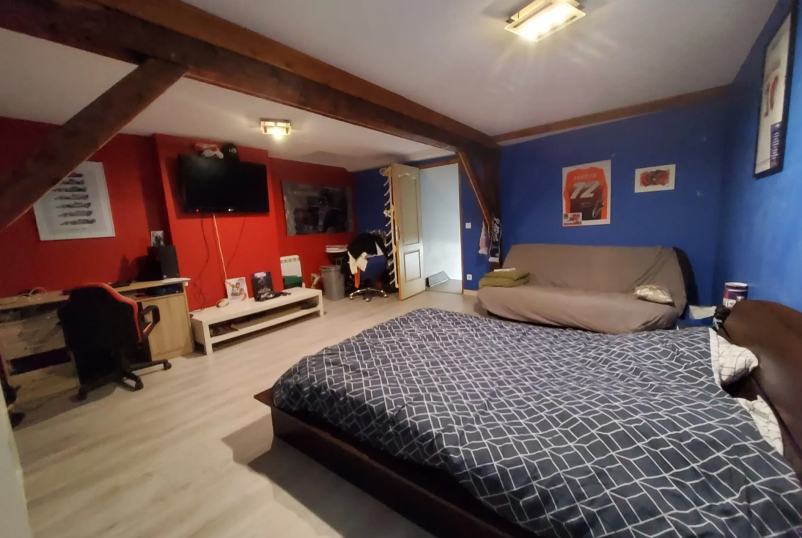 Immeuble à Revin 08 avec fort potentiel locatif et transformation possible 