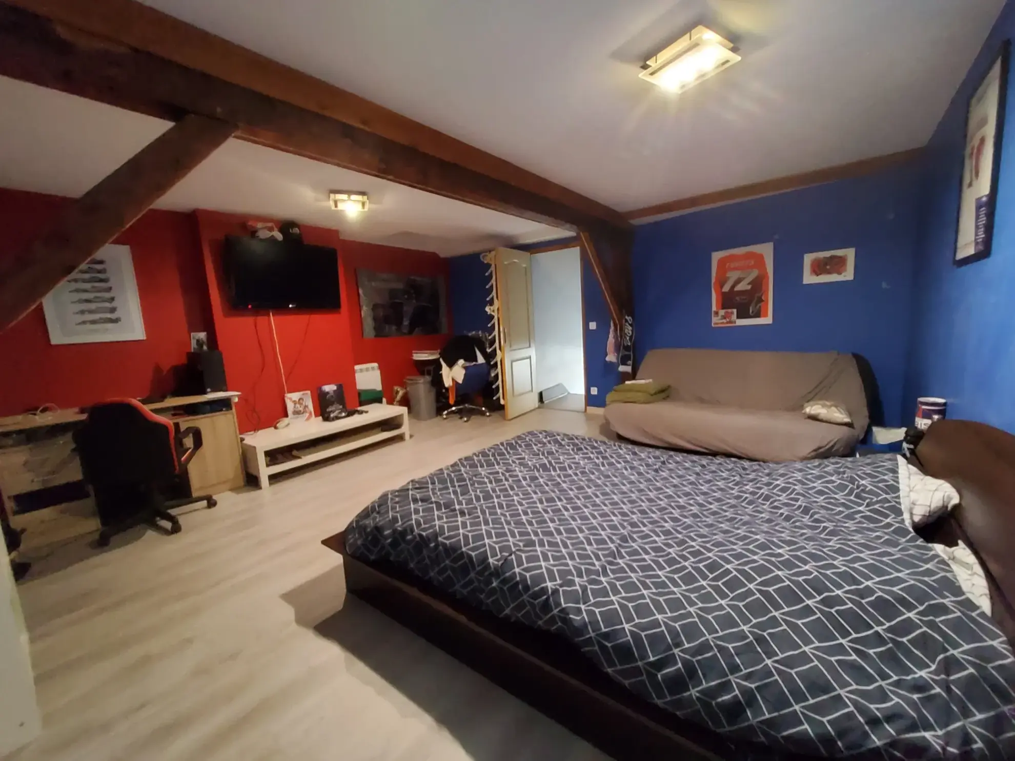 Immeuble à Revin 08 avec fort potentiel locatif et transformation possible 