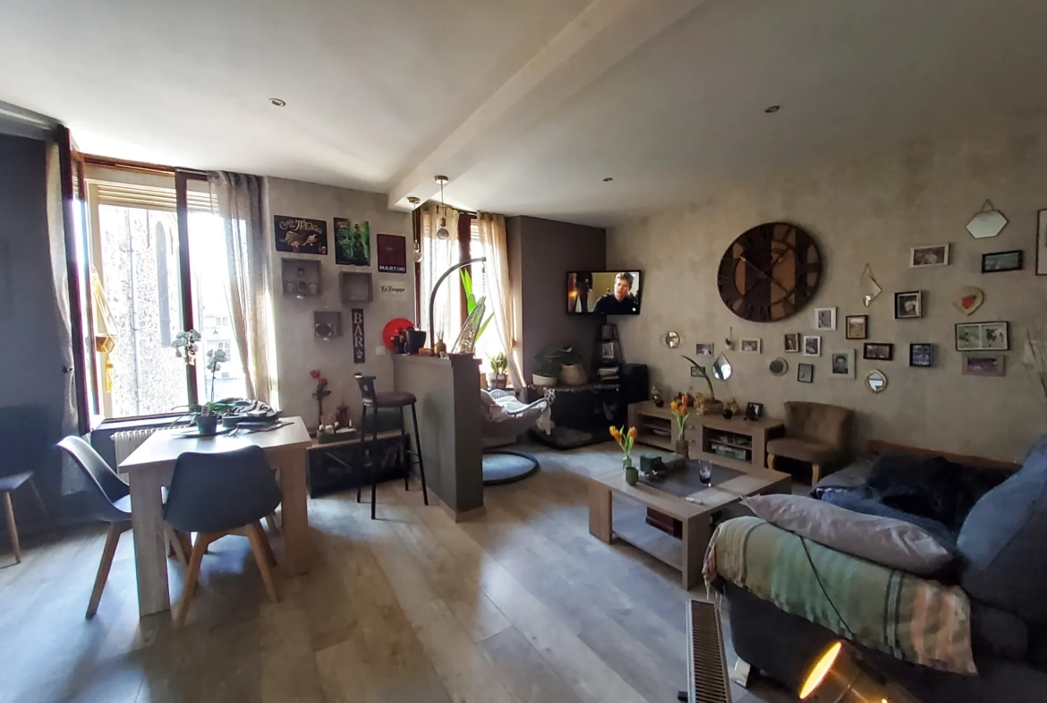 Immeuble à Revin 08 avec fort potentiel locatif et transformation possible 