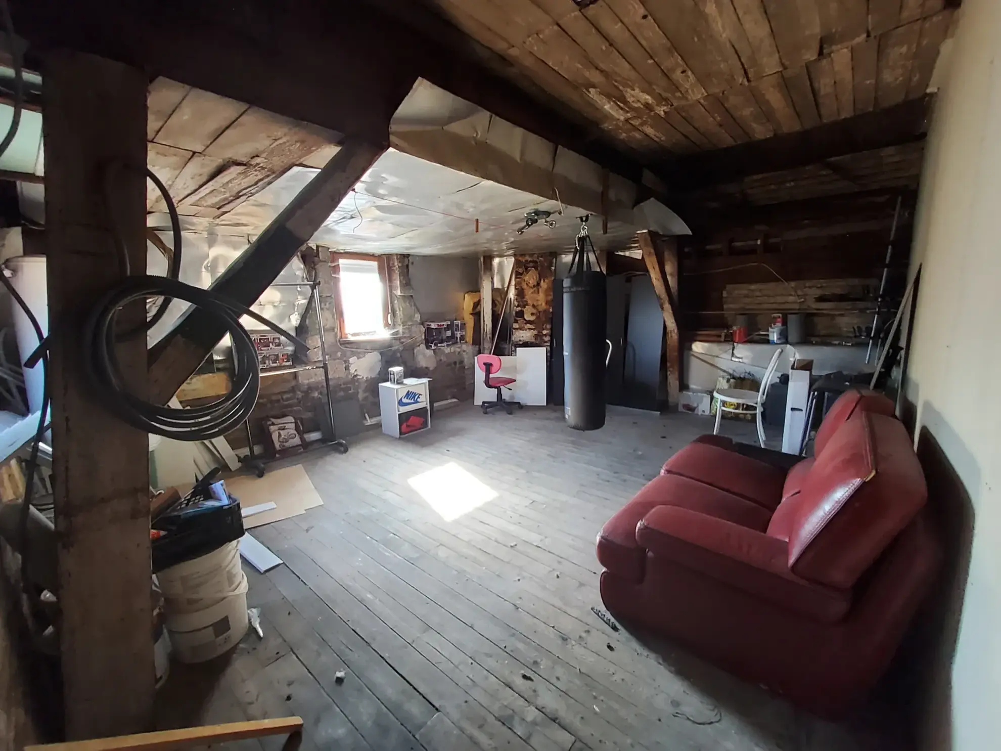 Immeuble à Revin 08 avec fort potentiel locatif et transformation possible 