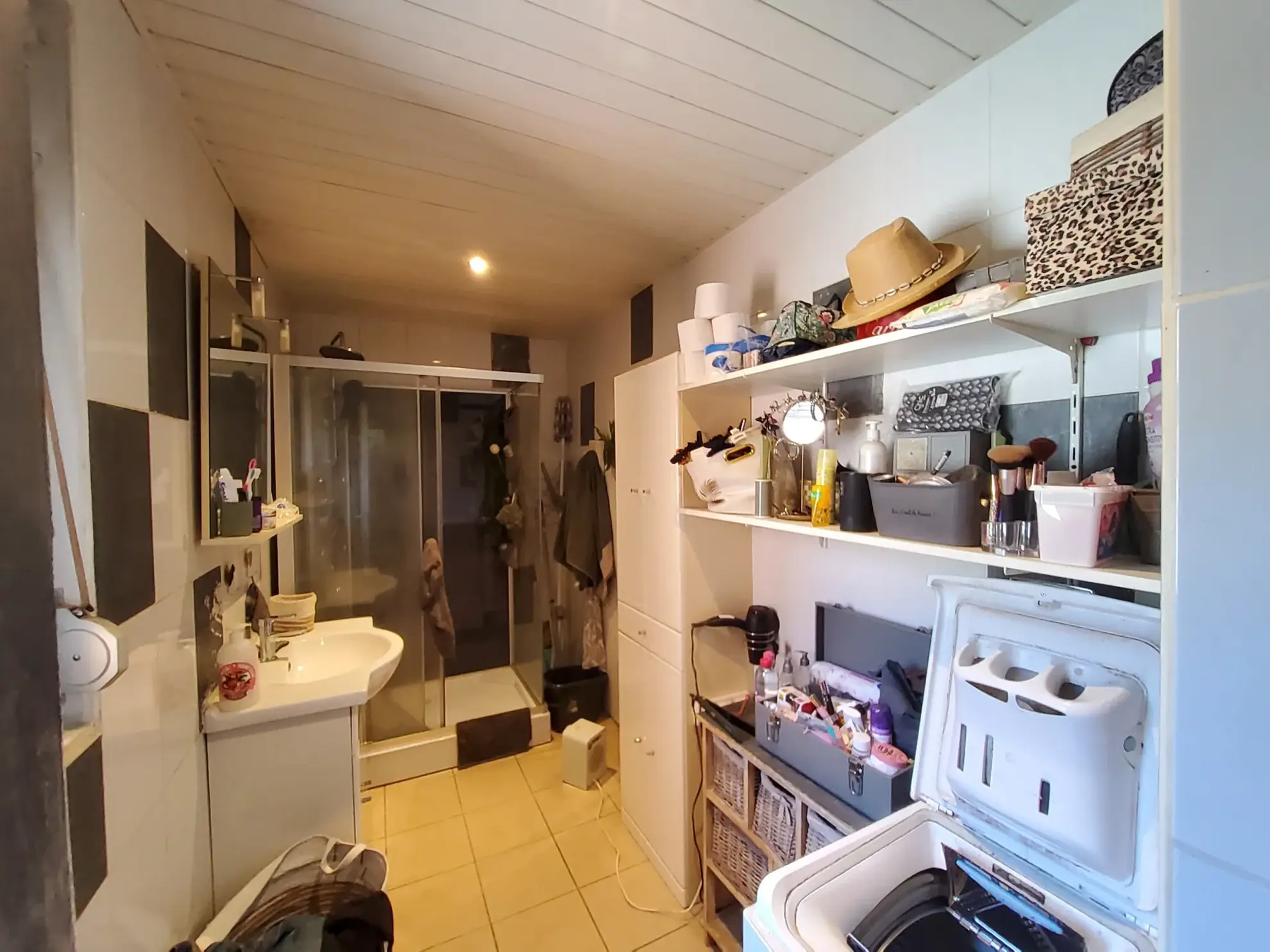 Immeuble à Revin 08 avec fort potentiel locatif et transformation possible 
