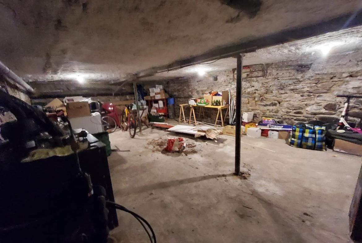 Immeuble à Revin 08 avec fort potentiel locatif et transformation possible 
