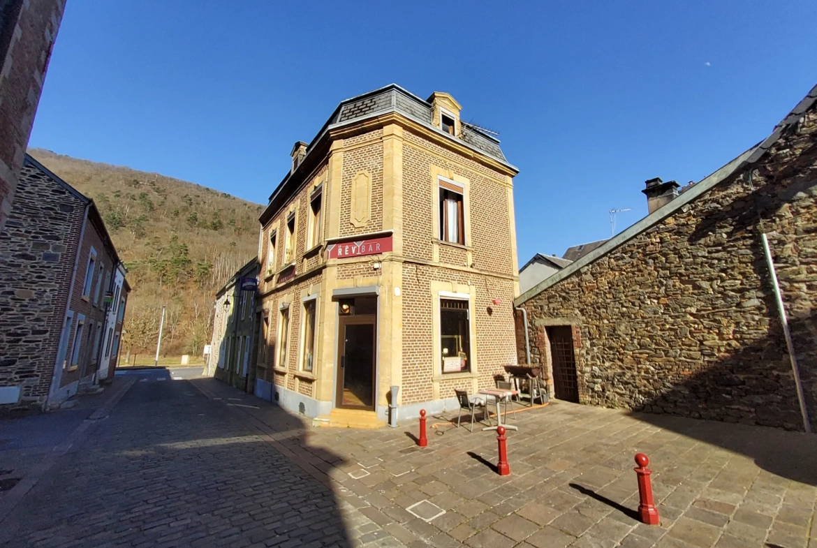 Immeuble à Revin 08 avec fort potentiel locatif et transformation possible 