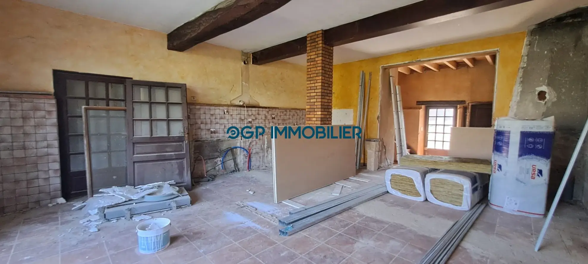 Maison à vendre à Castelnau-d'Estrétefonds – Investissez dans une maison à rénover avec jardin et stationnement 
