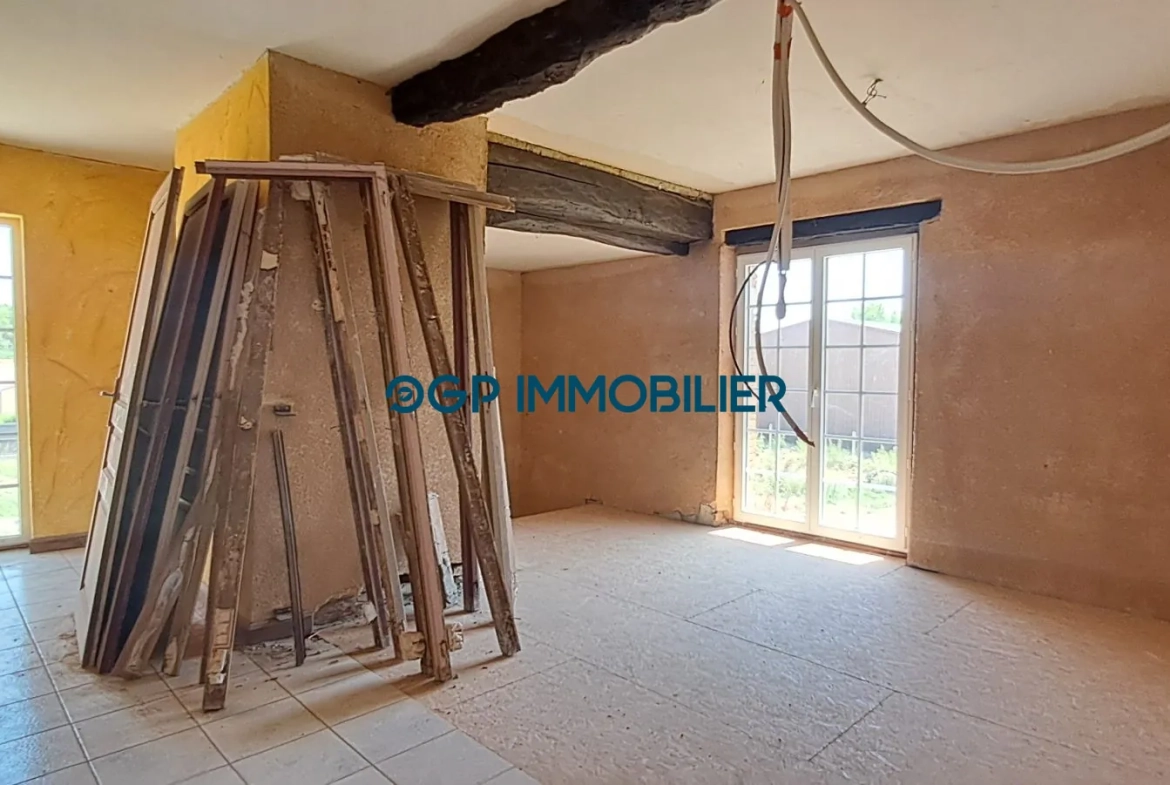 Maison à vendre à Castelnau-d'Estrétefonds – Investissez dans une maison à rénover avec jardin et stationnement 