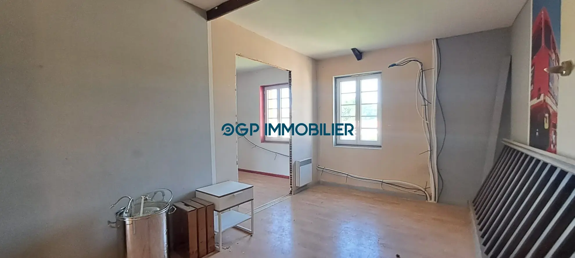 Maison à vendre à Castelnau-d'Estrétefonds – Investissez dans une maison à rénover avec jardin et stationnement 