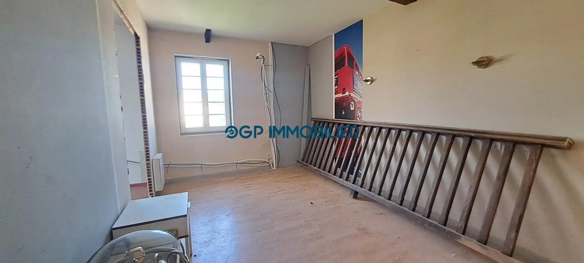 Maison à vendre à Castelnau-d'Estrétefonds – Investissez dans une maison à rénover avec jardin et stationnement 