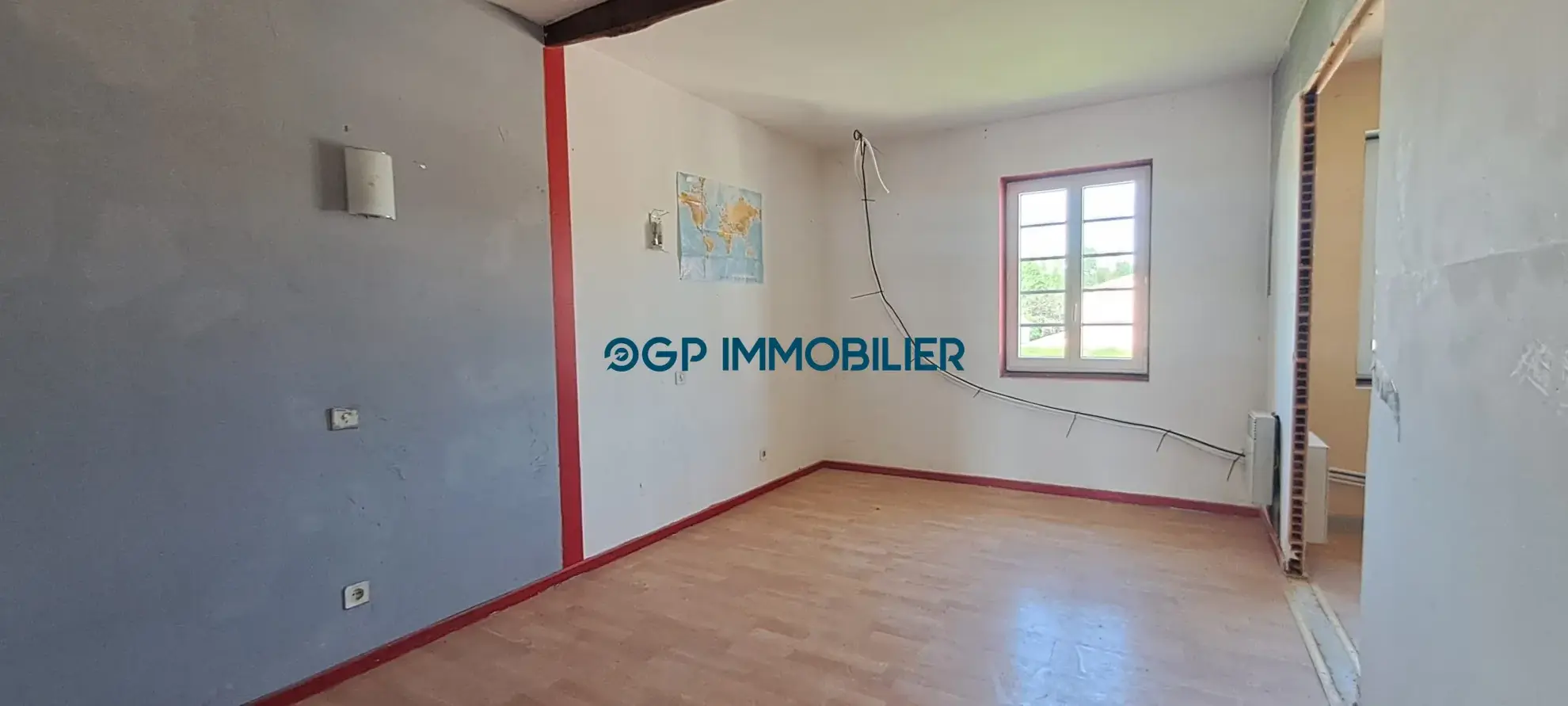 Maison à vendre à Castelnau-d'Estrétefonds – Investissez dans une maison à rénover avec jardin et stationnement 