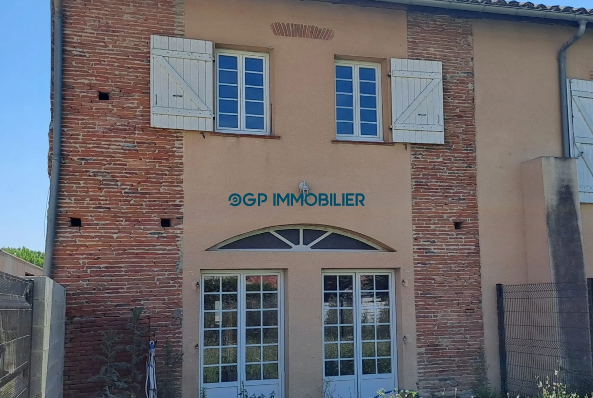 Maison à vendre à Castelnau-d'Estrétefonds – Investissez dans une maison à rénover avec jardin et stationnement 