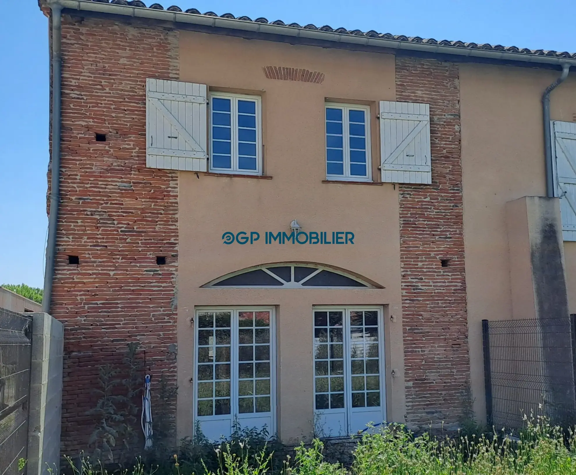 Maison à vendre à Castelnau-d'Estrétefonds – Investissez dans une maison à rénover avec jardin et stationnement 