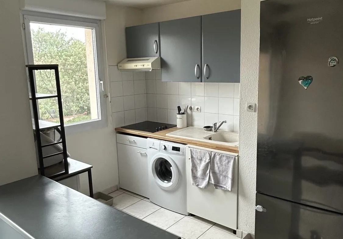 Appartement T2 loué à Colomiers, proche Lycée International, avec piscine et parking 