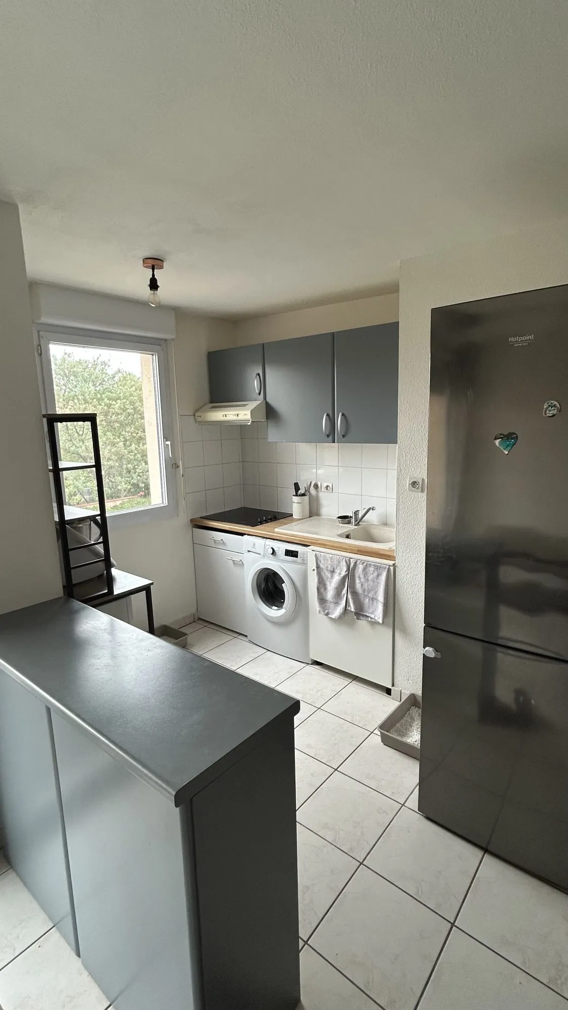 Appartement T2 loué à Colomiers, proche Lycée International, avec piscine et parking 