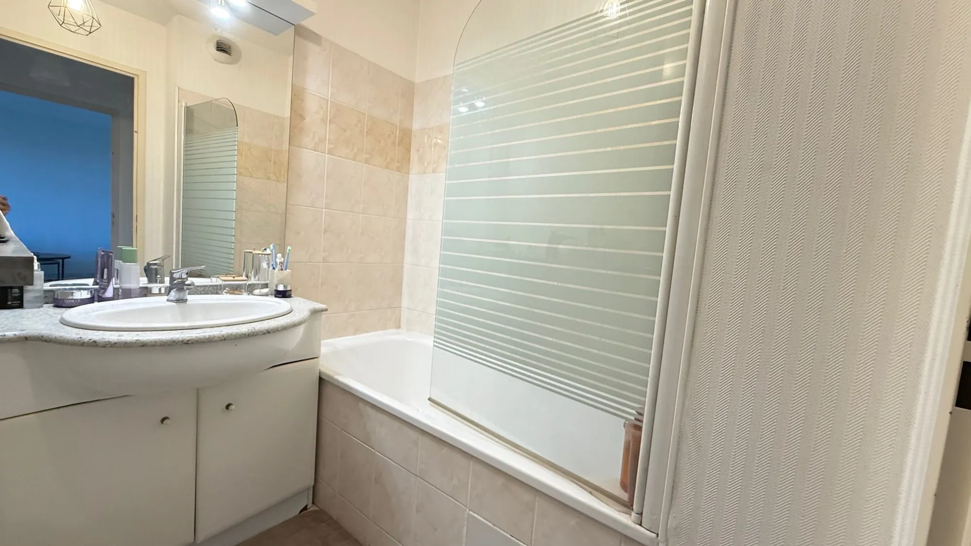 Appartement T2 loué à Colomiers, proche Lycée International, avec piscine et parking 