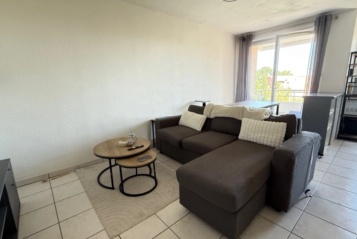 Appartement T2 loué à Colomiers, proche Lycée International, avec piscine et parking 