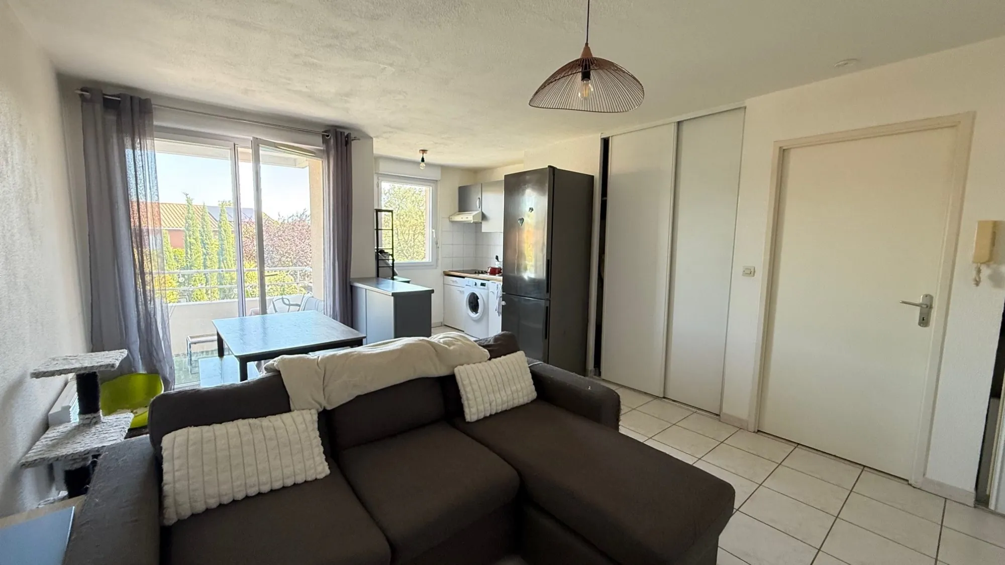 Appartement T2 loué à Colomiers, proche Lycée International, avec piscine et parking 