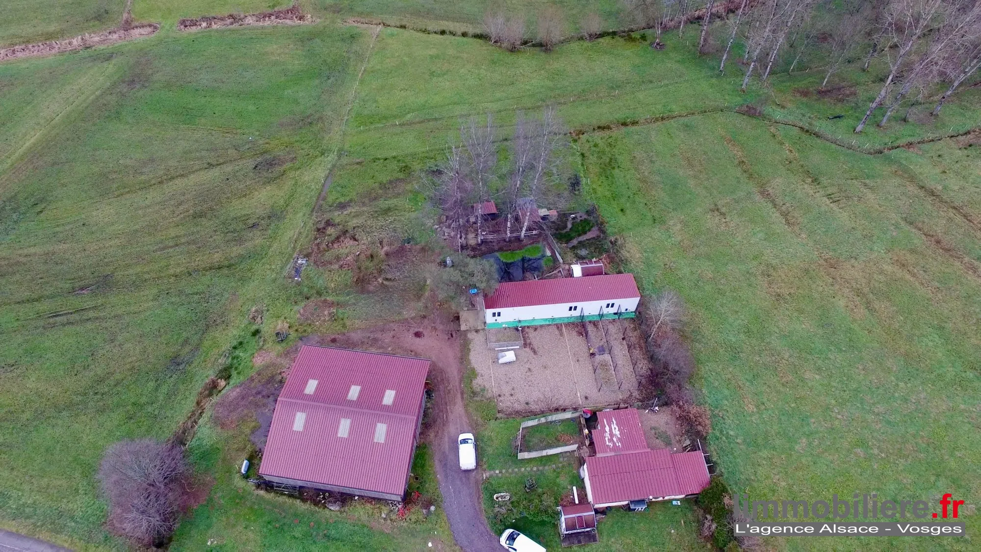Ensemble immobilier agricole à vendre à Wisembach avec vues sur les montagnes 
