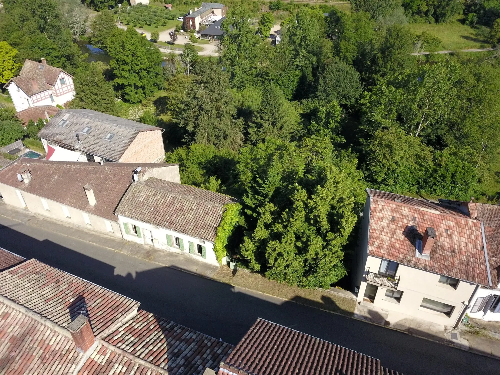 Maison à vendre à Laguépie avec jardin et potentiel de rénovation 
