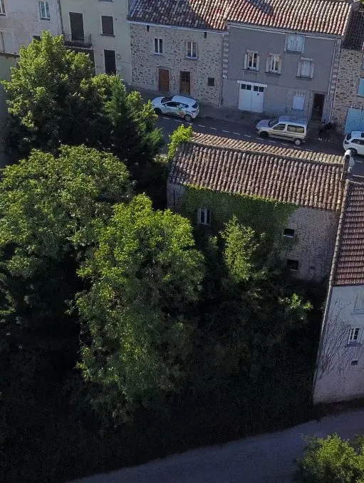Maison à vendre à Laguépie avec jardin et potentiel de rénovation 