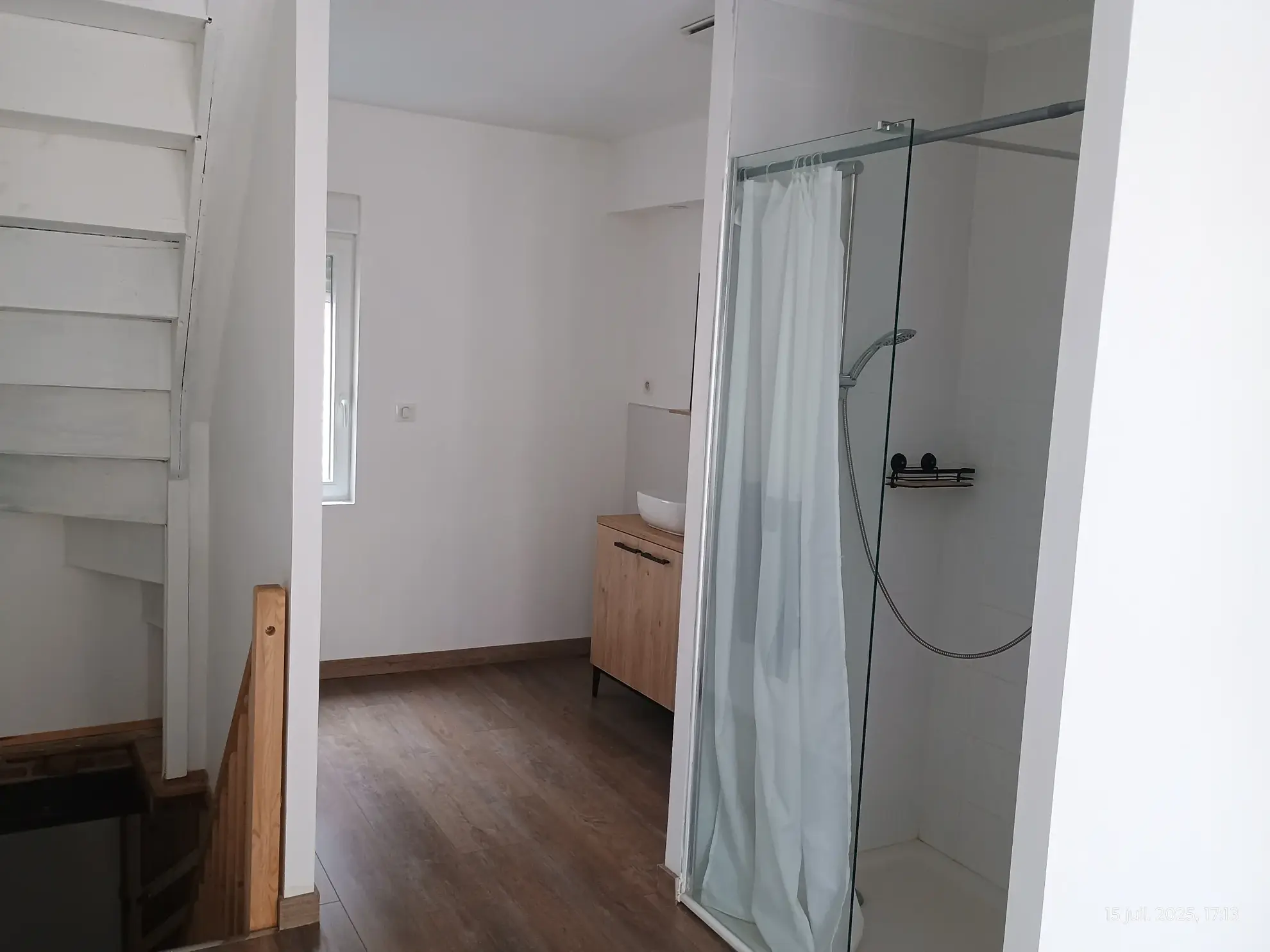 Maison de ville rénovée à Guise (02120) avec 2 chambres et potentiel commercial 