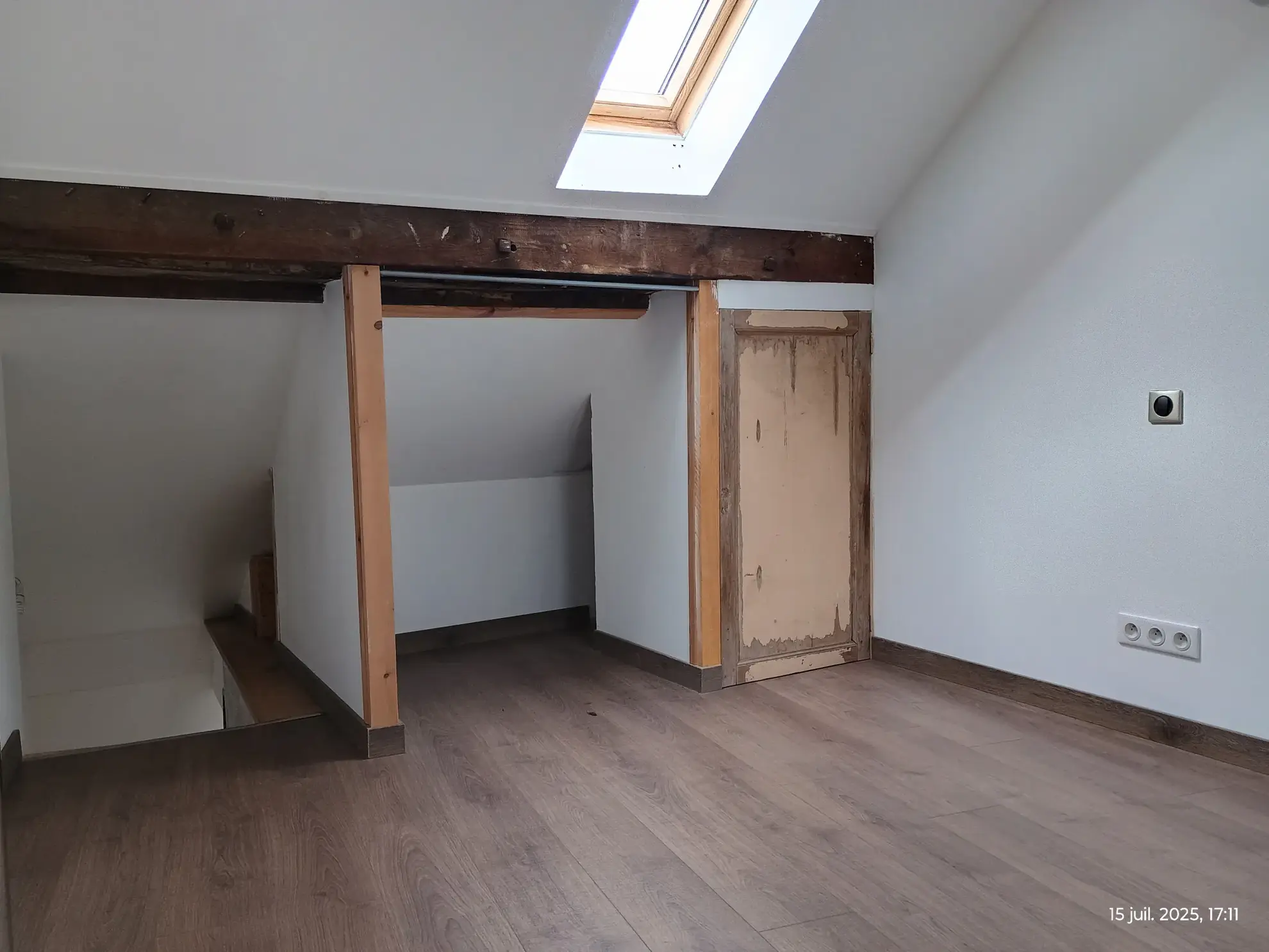 Maison de ville rénovée à Guise (02120) avec 2 chambres et potentiel commercial 