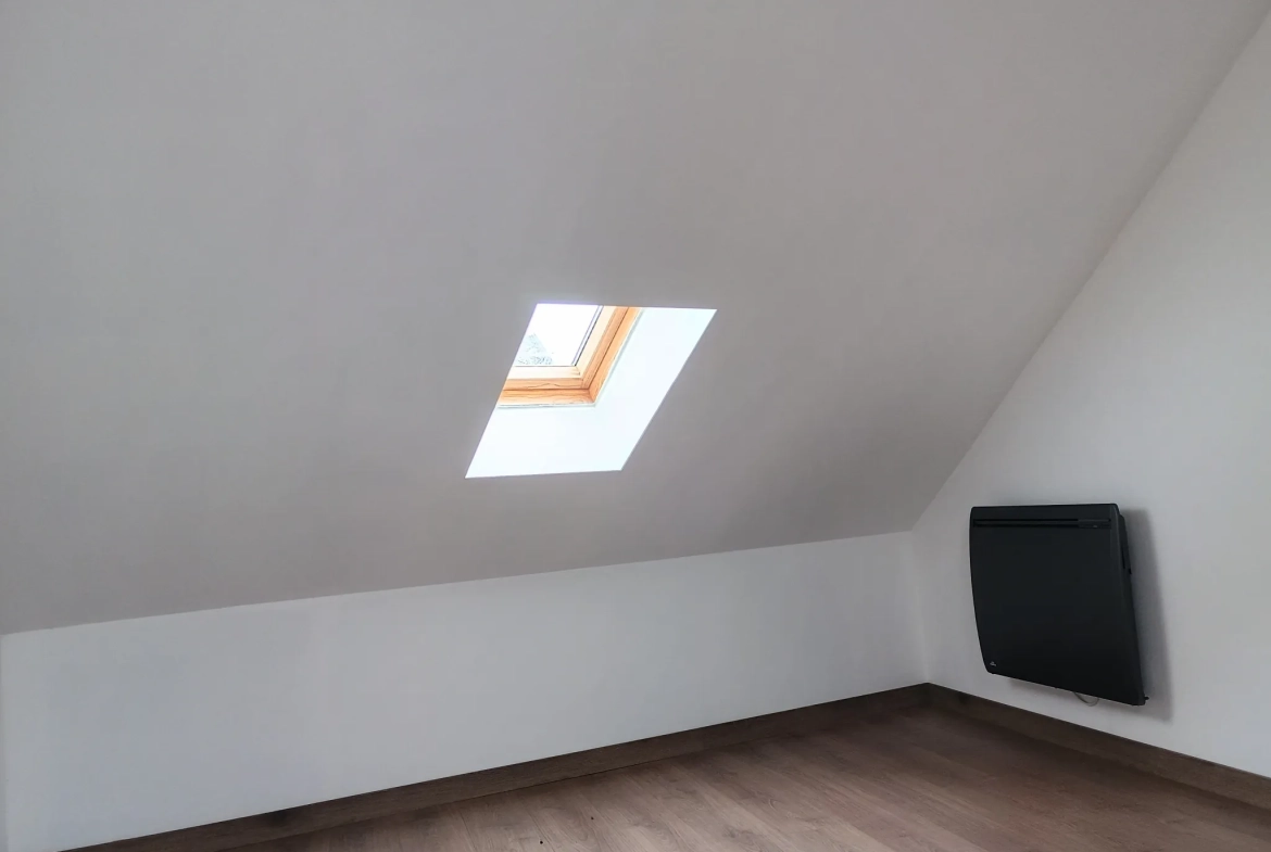 Maison de ville rénovée à Guise (02120) avec 2 chambres et potentiel commercial 