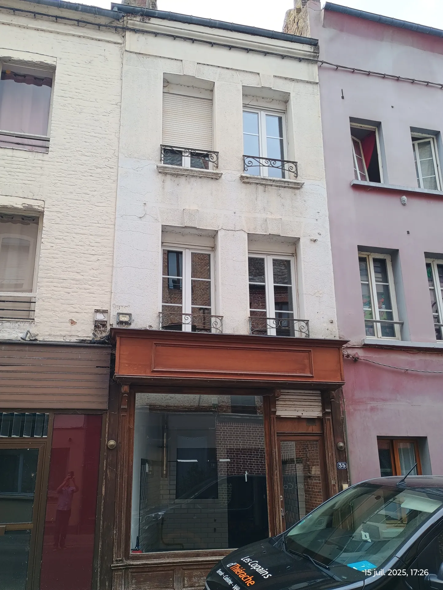 Maison de ville rénovée à Guise (02120) avec 2 chambres et potentiel commercial 
