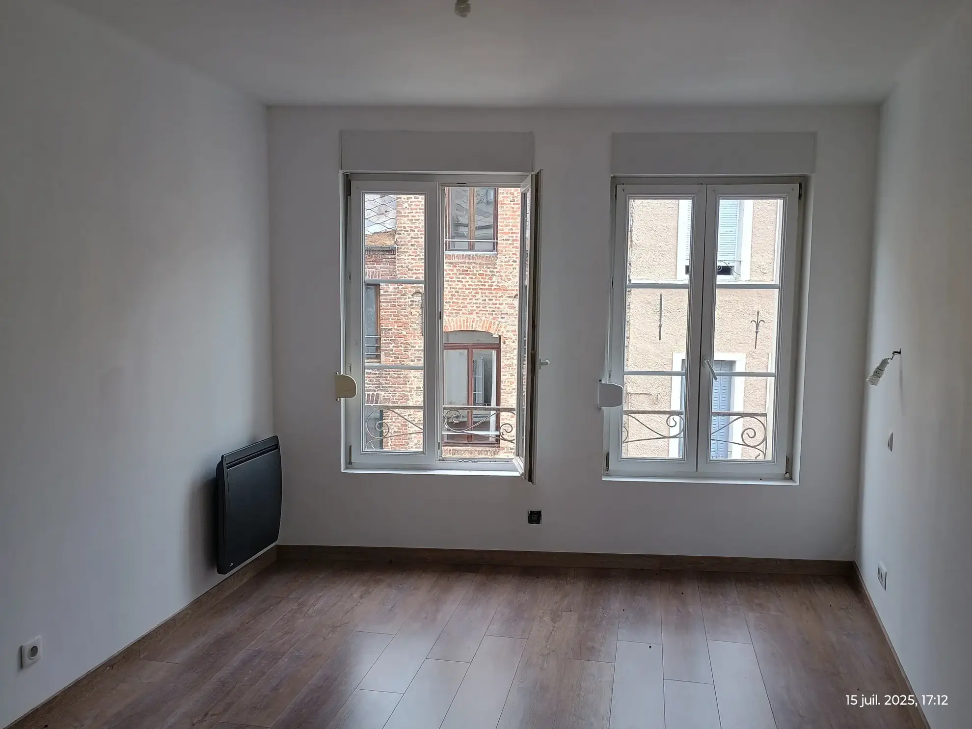 Maison de ville rénovée à Guise (02120) avec 2 chambres et potentiel commercial 