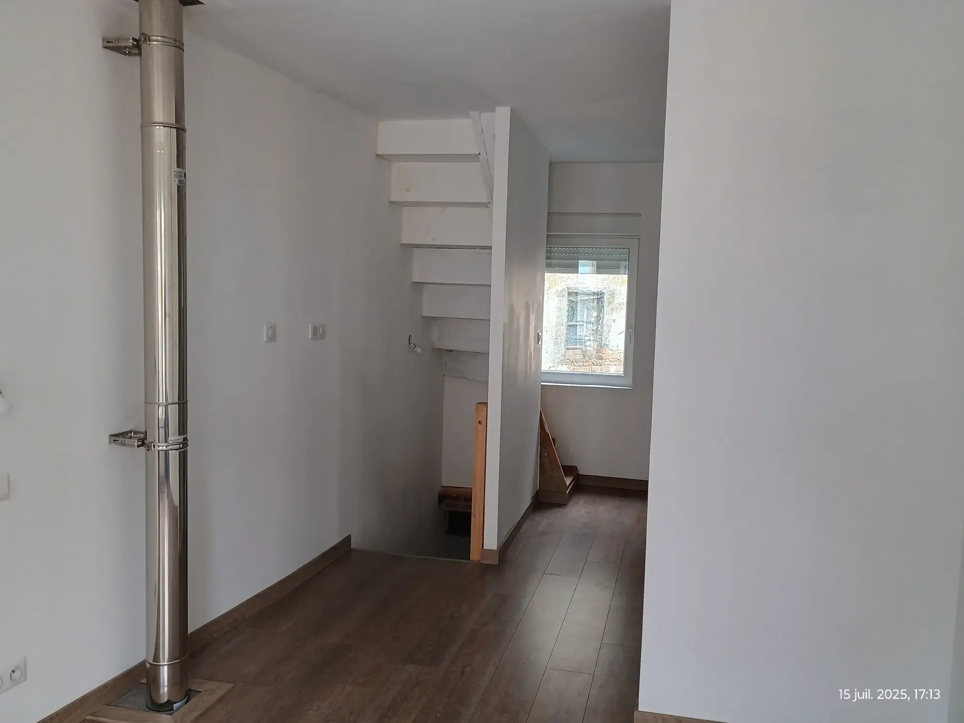 Maison de ville rénovée à Guise (02120) avec 2 chambres et potentiel commercial 