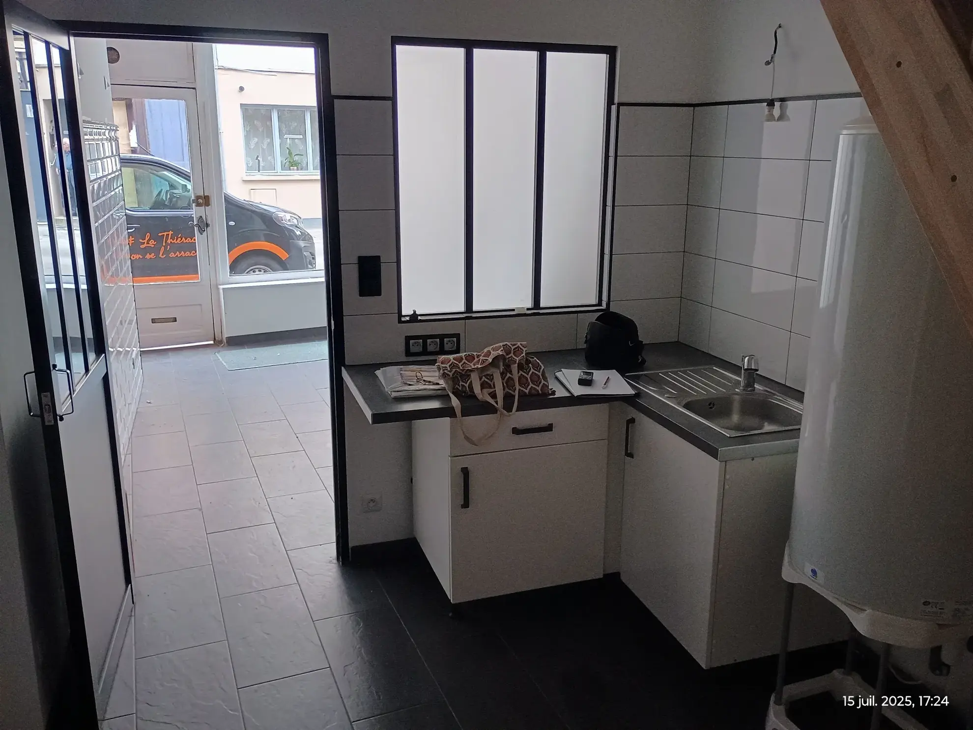 Maison de ville rénovée à Guise (02120) avec 2 chambres et potentiel commercial 