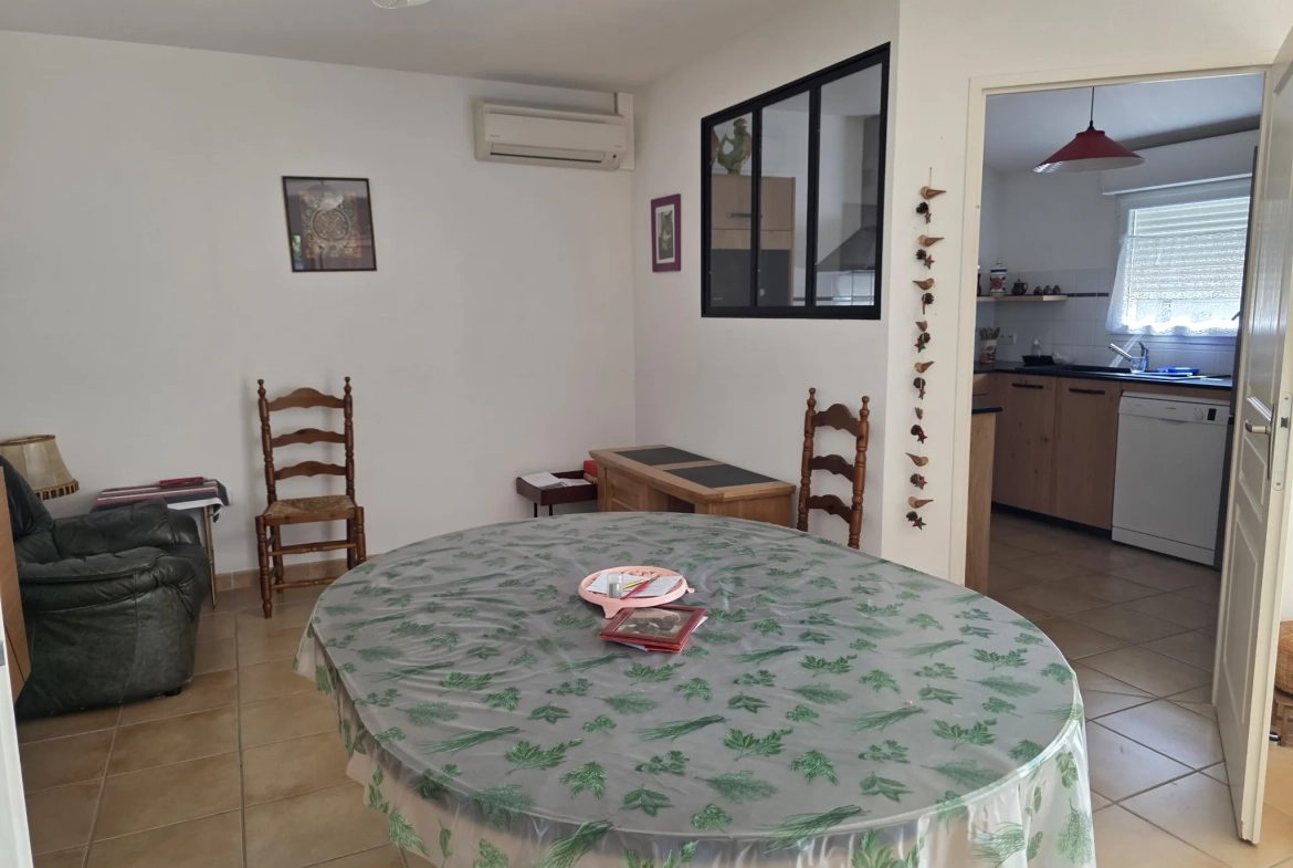 Appartement T3 sécurisé à Ruoms avec parking, piscine et activités pour retraités 