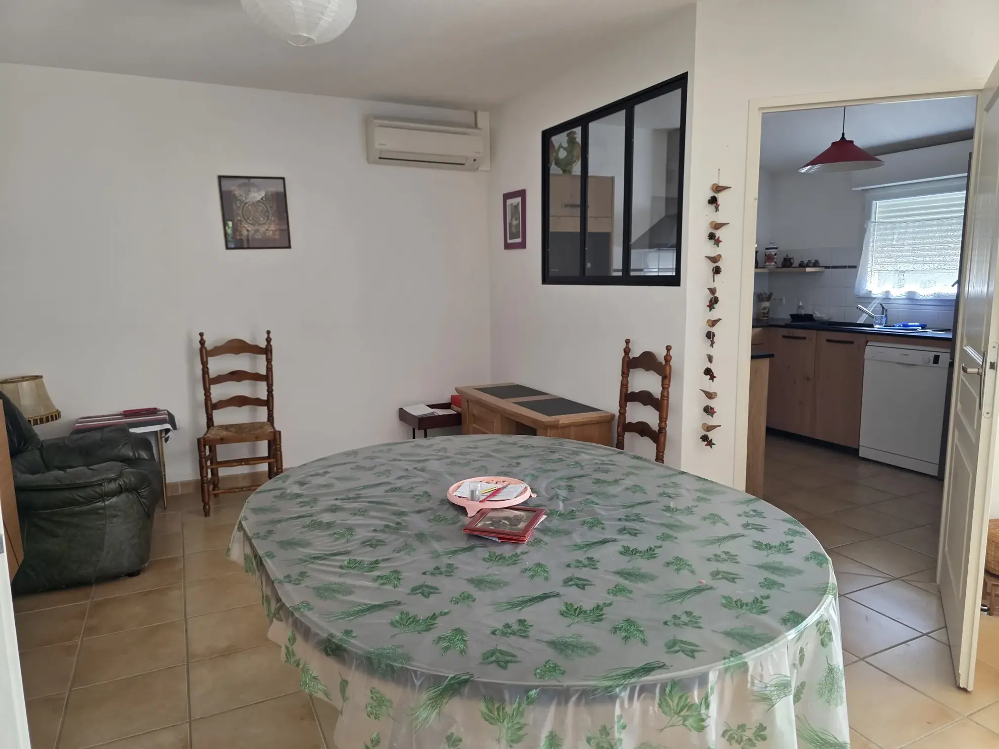 Appartement T3 sécurisé à Ruoms avec parking, piscine et activités pour retraités 