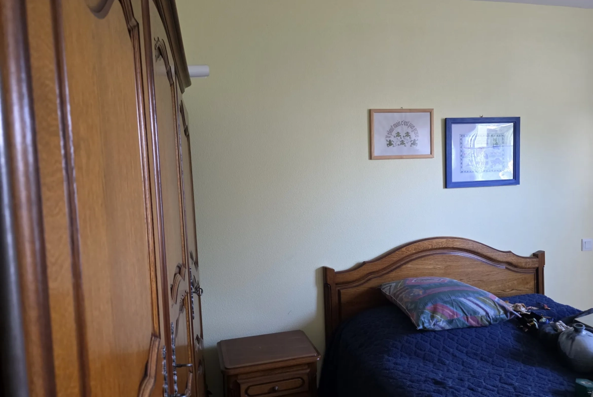 Appartement T3 sécurisé à Ruoms avec parking, piscine et activités pour retraités 