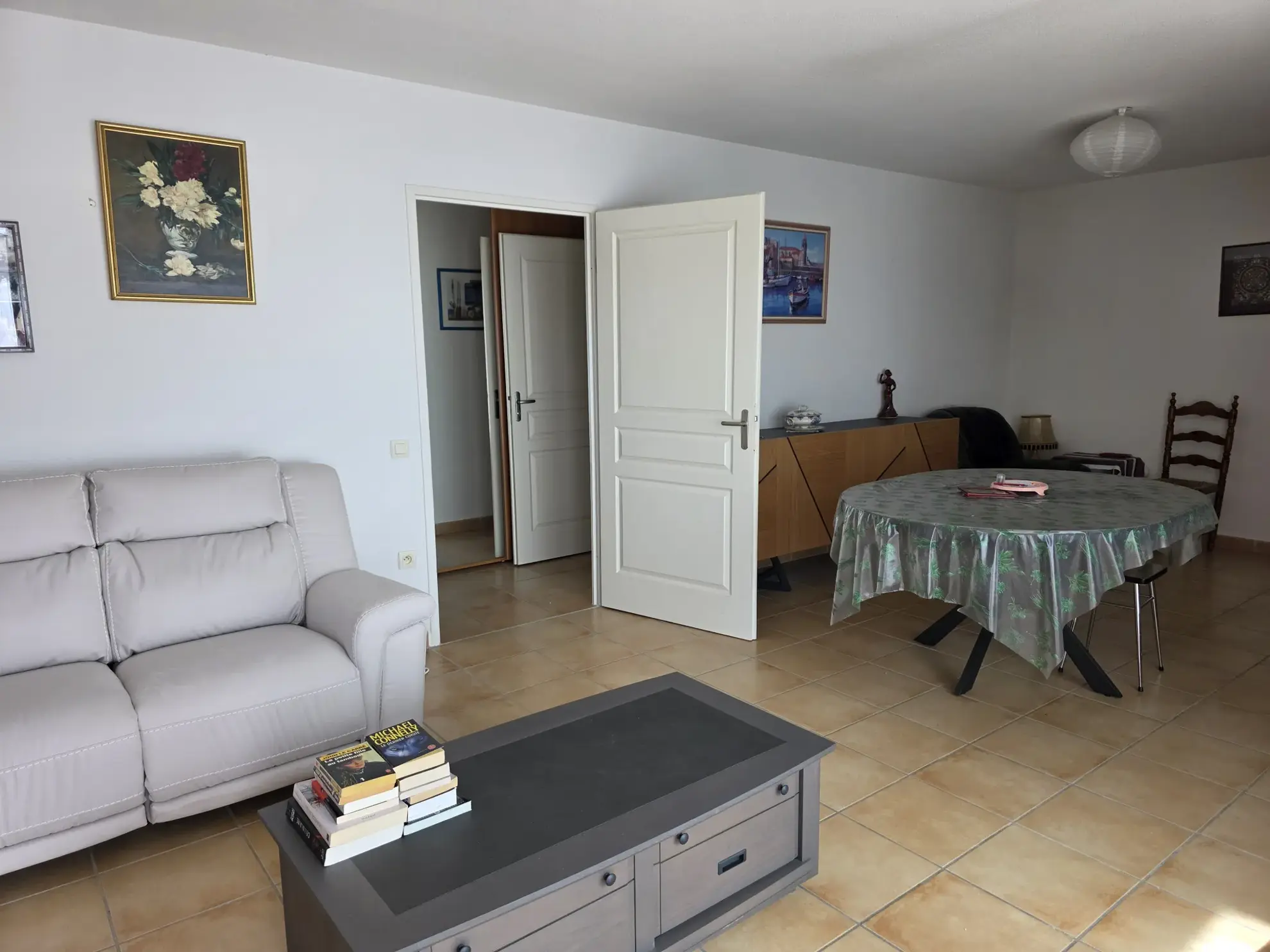 Appartement T3 sécurisé à Ruoms avec parking, piscine et activités pour retraités 