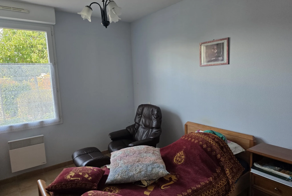 Appartement T3 sécurisé à Ruoms avec parking, piscine et activités pour retraités 