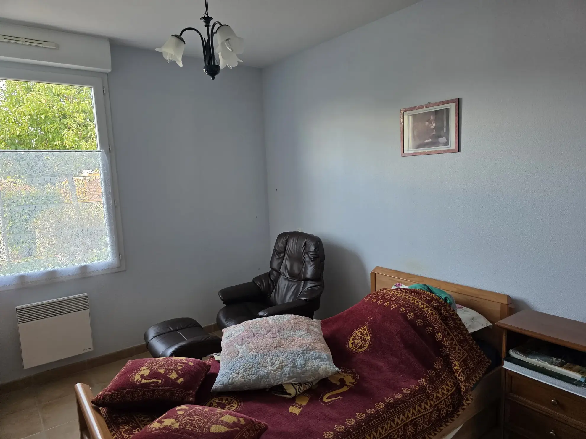 Appartement T3 sécurisé à Ruoms avec parking, piscine et activités pour retraités 