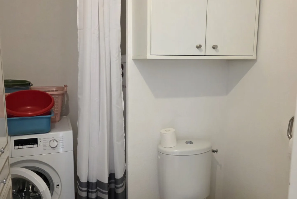 Appartement T3 sécurisé à Ruoms avec parking, piscine et activités pour retraités 