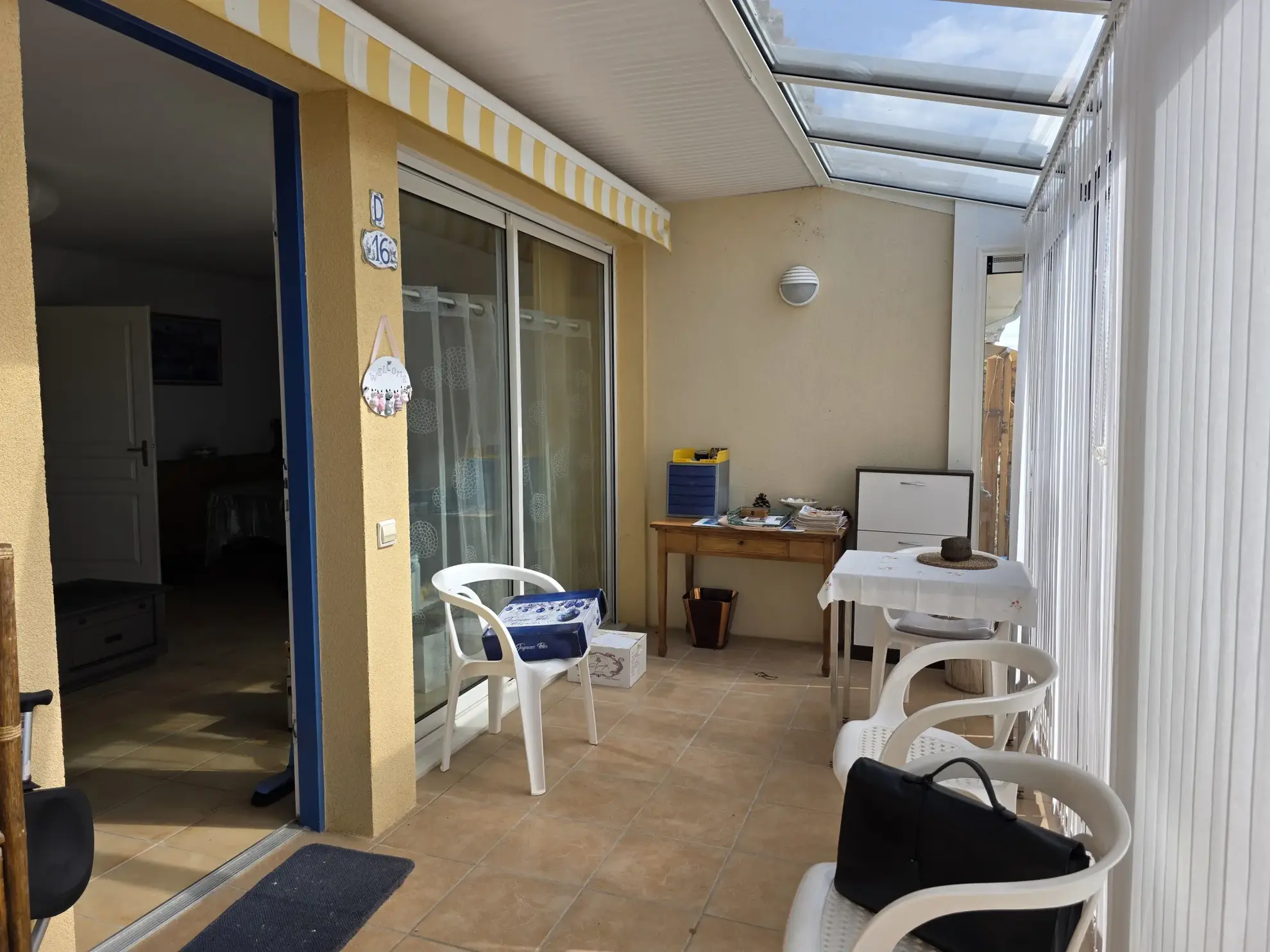 Appartement T3 sécurisé à Ruoms avec parking, piscine et activités pour retraités 