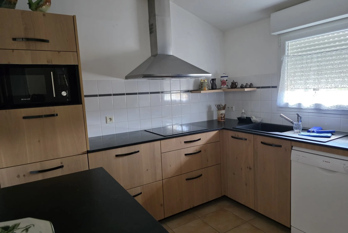 Appartement T3 sécurisé à Ruoms avec parking, piscine et activités pour retraités 