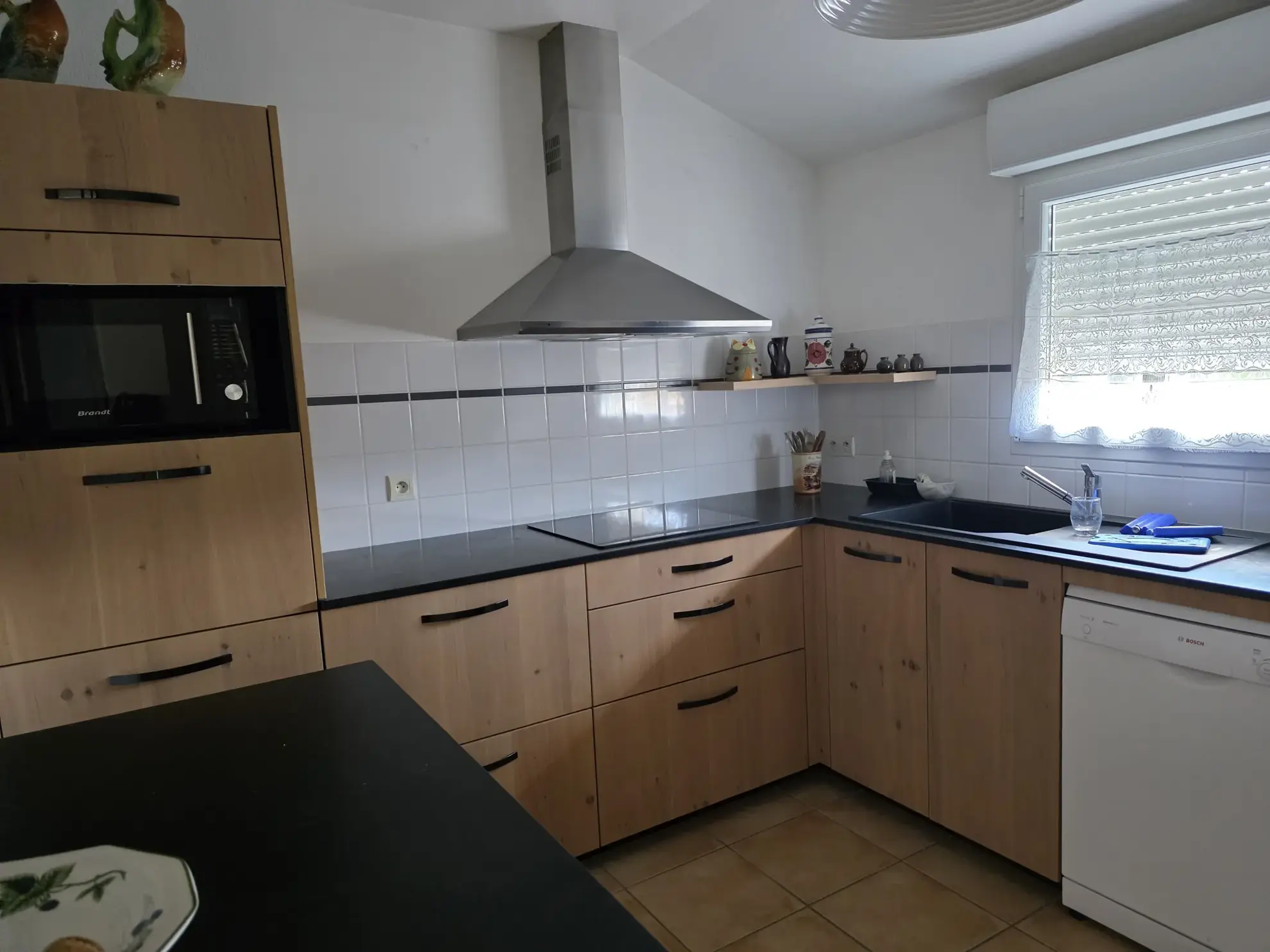 Appartement T3 sécurisé à Ruoms avec parking, piscine et activités pour retraités 