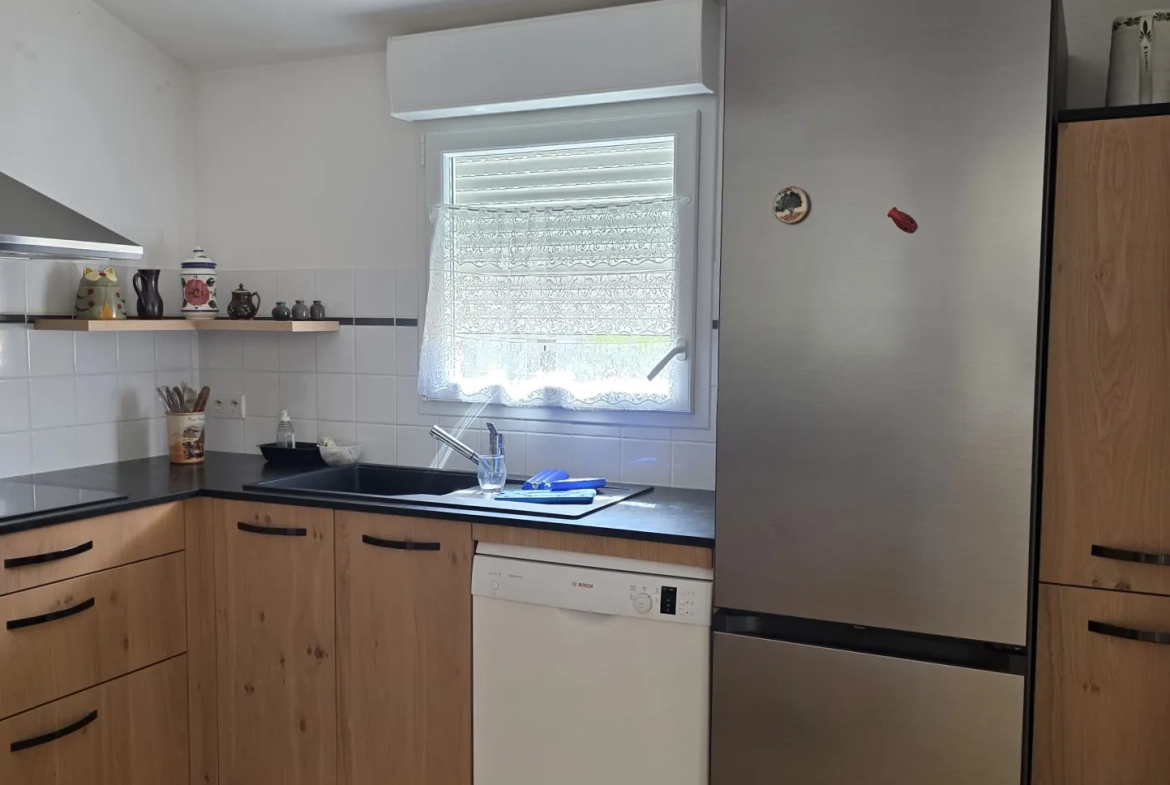 Appartement T3 sécurisé à Ruoms avec parking, piscine et activités pour retraités 