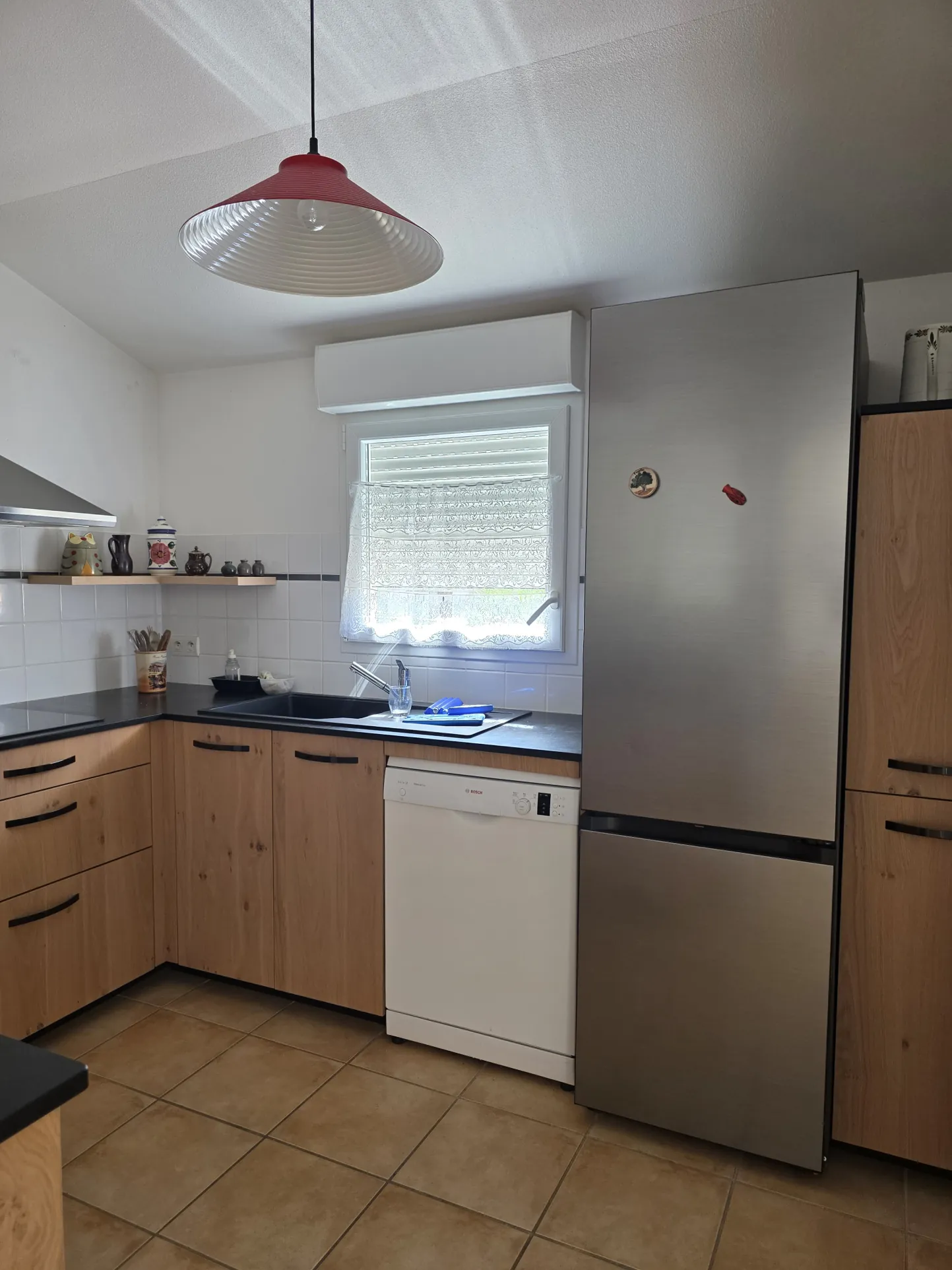 Appartement T3 sécurisé à Ruoms avec parking, piscine et activités pour retraités 